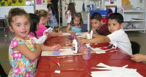 yunanistandan-flas-kararyuz-yuze-egitim-basladi-pencereler-acik-kalacak-usuyen-cocuk-battaniyeye-sarilacak-1610377372498.jpg Yunanistan'dan flaş karar:Yüz yüze eğitim başladı! Pencereler açık kalacak üşüyen çocuk battaniyeye sarılacak - 1