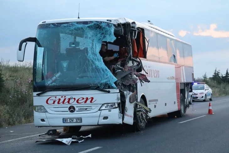 Denizli’de feci kaza! TIR ile yolcu otobüsü çarpıştı: Ölü ve yaralılar var