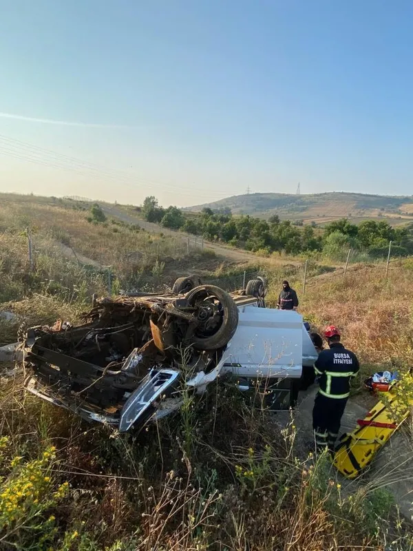 1689253018071.jpg Bursa'da feci kaza! Gurbetçi aile, otomobil ile şarampole düştü; 1'i bebek, 2'si çocuk 5 yaralı - 2