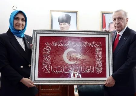 Başkan Erdoğan'dan Türkiye'nin ilk başörtülü valisine ziyaret