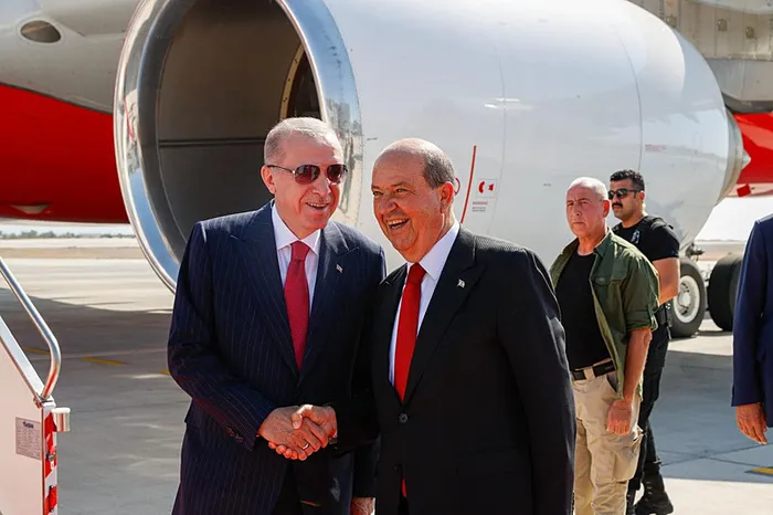 KKTC’deki Türk şöleni Yunan basınını rahatsız etti! Hedeflerinde yine Başkan Erdoğan var! Türkiye’ye işgalci iftirası...