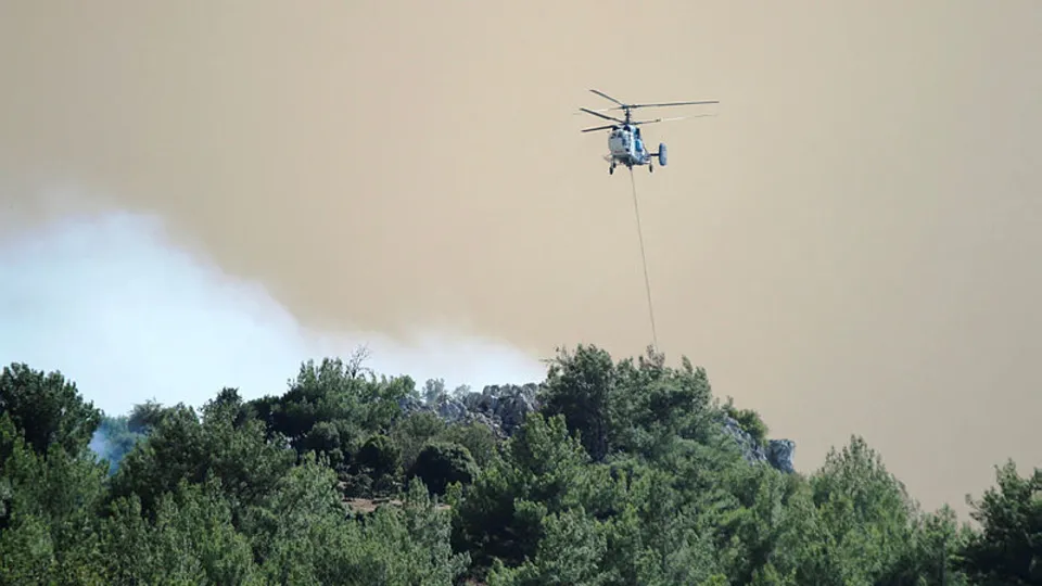 Son dakika: Bakan Bekir Pakdemirli: İzmir Karabağlar’daki yangın kontrol altına alındı | Video