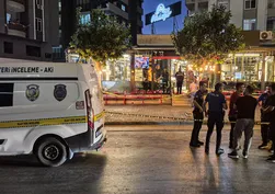 Adana'da restorana kurşun yağdırdılar: 4 yaralı