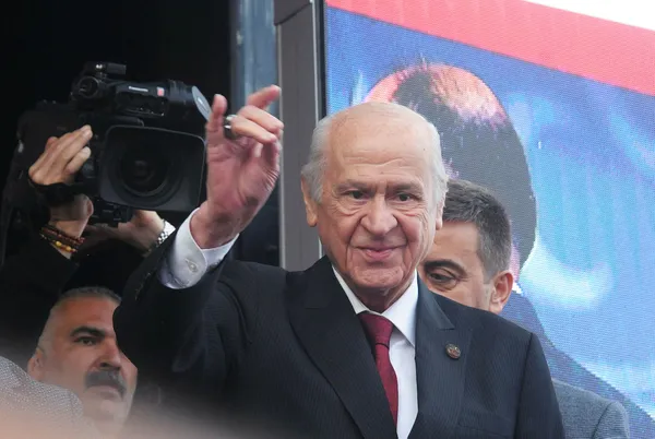 son-dakika-mhp-lideri-devlet-bahceliden-trabzonda-onemli-aciklamalar-1683718449130.jpg Son dakika: MHP lideri Devlet Bahçeli'den Trabzon'da Kemal Kılıçdaroğlu'na sert sözler: Bölücü terör örgütünün adayıdır - 3