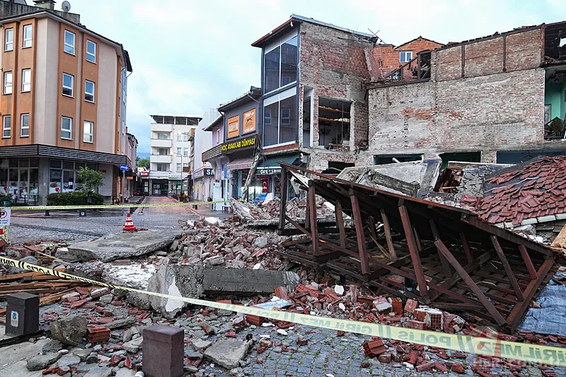 Balıkesir’de deprem! Hasarın boyutu gün ağarınca ortaya çıktı | A Haber görüntüledi 23