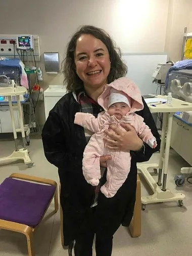 İzmir’de 24 haftalık doğan mucize bebek İdil, yaşama tutundu - 1