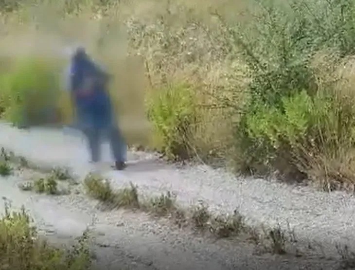 İtalya’da kundakçıyı fotokapan yakaladı! Çalılıkları yakıp hemen kaçtı