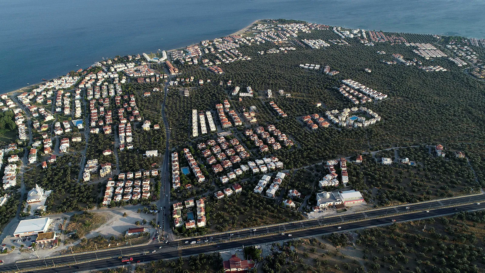 CHPli Ekrem İmamoğlu’nun babasının 10 villası görüntülendi! İşte talan edilen alanlar