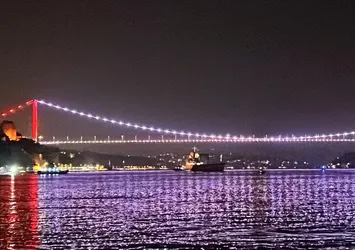 Makine arızası yapan gemi Boğaz trafiğini kilitledi