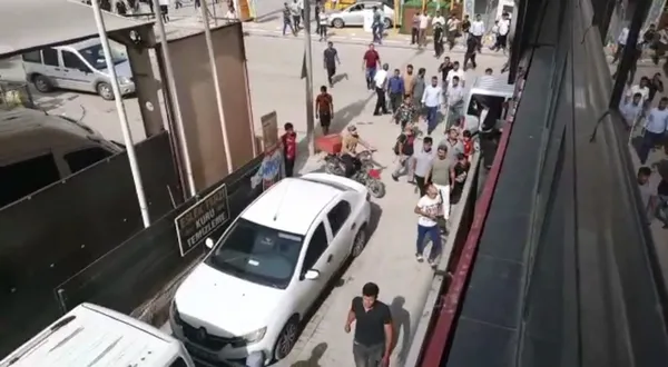 sanliurfada-asiretlerin-kavgasi-2-gun-surdu-askerler-sokaga-indi-1654270529586.jpg Şanlıurfa’da aşiretlerin kavgası 2 gün sürdü! Asker devreye girdi - 5