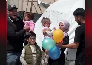 2 YIL SONRA KIZINA KAVUŞTU...