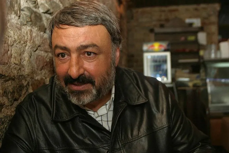 kaya akarsu kimdir