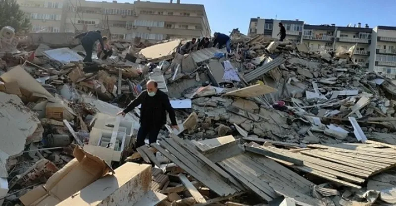 Izmir De 6 6 Siddetinde Yikilan Curuk Binalarin Musebbibi Kim A Haber En Son Haberler