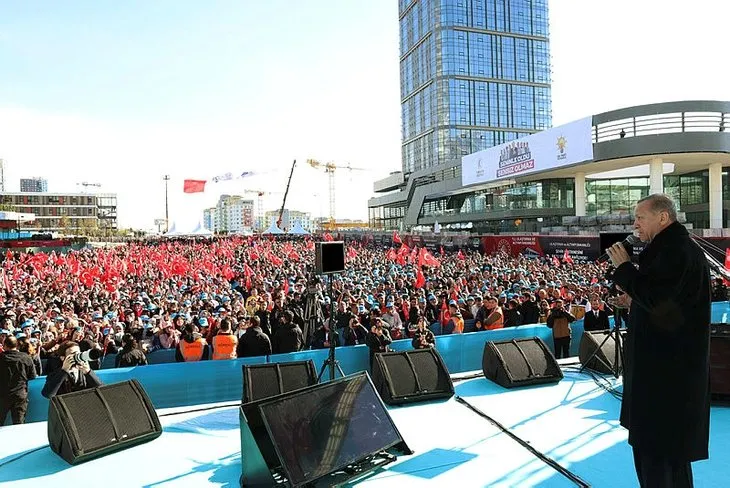 Başkan Erdoğan vatman koltuğunda! Başakşehir-Kayaşehir metrosunda ilk sürüşten kareler...