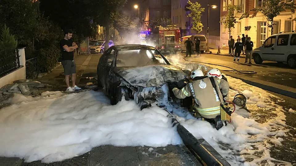 İstanbul Üsküdar’da dehşet veren olay! Alkollü gençler az daha canlı canlı yanacaklardı
