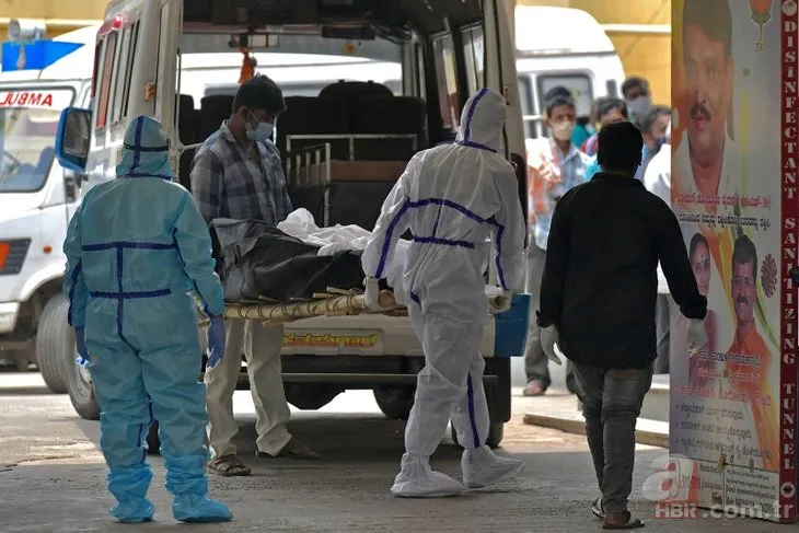 Hindistan’da koronavirüs kabusu! Bir yatakta iki hasta! Ölüleri yakıyorlar