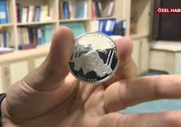Ayasofya Camii anısına gümüş ve bronz para