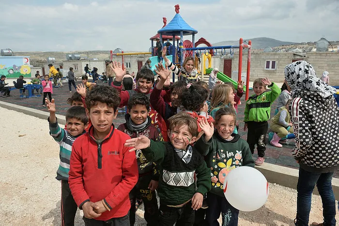 Türk Kızılay’dan İdlib’te çadırda yaşayan Suriyelilere briket ev | Başkan Erdoğan’ın talimatı yerine getirildi