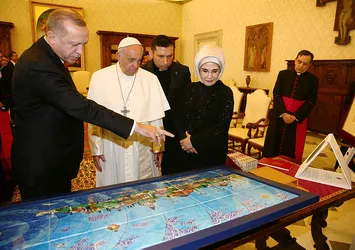 Cumhurbaşkanı Erdoğan’dan Papa’ya hediye