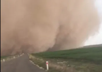 Konya'da kum fırtınası paniği! O anlar cep telefonu kamerasında