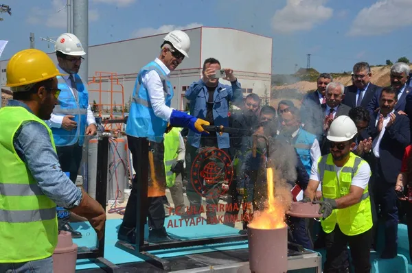 Avrupa ve Asya arasındaki geçiş koridoru! Gebze OSB-Darıca Metro Hattı’nda ilk kaynak Bakan Uraloğlu’ndan