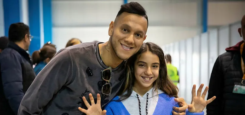 Josef De Souza Mersin'de depremzedelere moral verdi