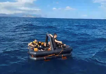Aydın açıklarında 17 göçmen kurtarıldı