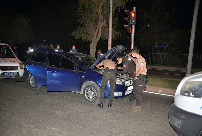 Adana'da polisten kaçmaya çalışan şüpheliler kıskıvrak yakalandı - 4