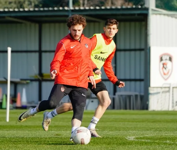 gaziantep-fk-alanyaspor-macinin-hazirliklarini-surdurdu-1711299144192.jpg Gaziantep FK Alanyaspor maçının hazırlıklarını sürdürdü - 1