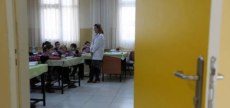 Sözleşmeli öğretmenlere günde 8 saatlik eğitim modeli