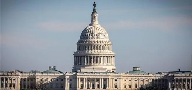 ABD Senatosu bütçe oylamasında gecikti federal hükümet teknik olarak kapandı