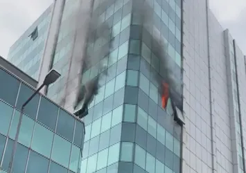 12 katlı iş merkezinde yangın paniği! Yer: İstanbul