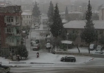 Mut'ta 20 yıl sonra ilk kez kar yağdı