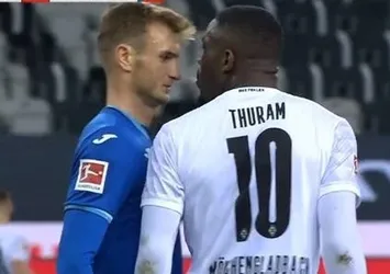 Bundesliga'yı sallayan tükürüğün faturası ağır oldu! Alman Kulübü Mönchengladbach'tan oyuncusuna rekor ceza