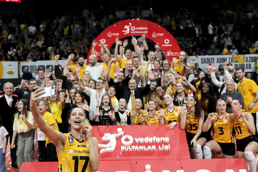 sultanlar-liginde-sampiyon-vakifbank-oldu-baskan-erdogandan-tebrik-1776632165196.jpg FOTOĞRAF (AA)