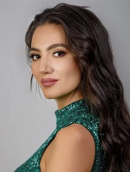Miss Universe 2021 adayları belli oldu! Kaniat güzeli olmak isteyenlerin arasında Fahriye Evcen ve Melike İpek Yalova’nın benzerleri de var