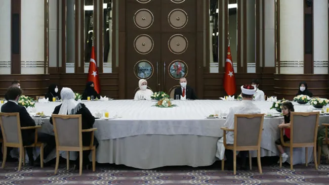 Külliye'de şehit aileleriyle buluşan Başkan Erdoğan: 340 milyon lira yardım toplandı, kifayetsizlere kulak asmayın - 4