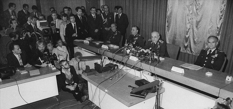 Türkiye demokrasisinin unutulmayan kara lekesi 12 Eylül darbesi... 12 Eylül'de ne oldu? 12 Eylül'de darbe nasıl gerçekleşti?