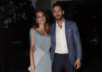 Gupse Özay Barış Arduç'un ailesiyle tanıştı