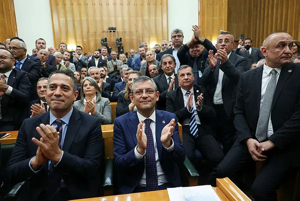 Özgür Özel’den alçak ifadeler! Başkan Erdoğan’ı Yargıtay kararı üzerinden yine hedef aldı