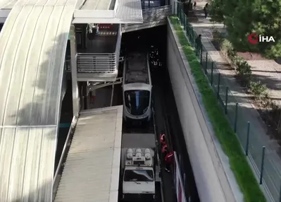 İzmir’de metro vagonu raydan çıktı