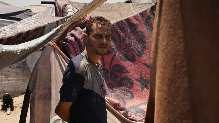 İsrail tarafından alıkonulan gencin görüntüsü tüm dünyanın hafızasına kazınmıştı! Bedir Dahlan ailesine kavuştu