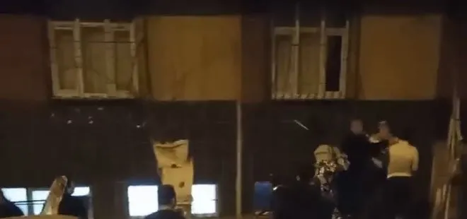 Sultangazi’de komşular arasında sopalı kavgası kamerada