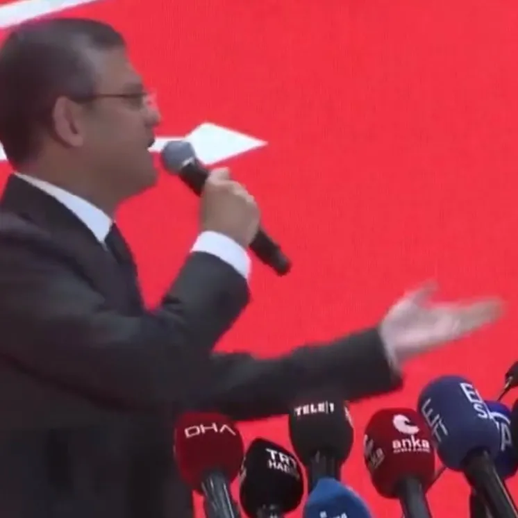 Özel’e protesto: Gençliğin umudu Kılıçdaroğlu