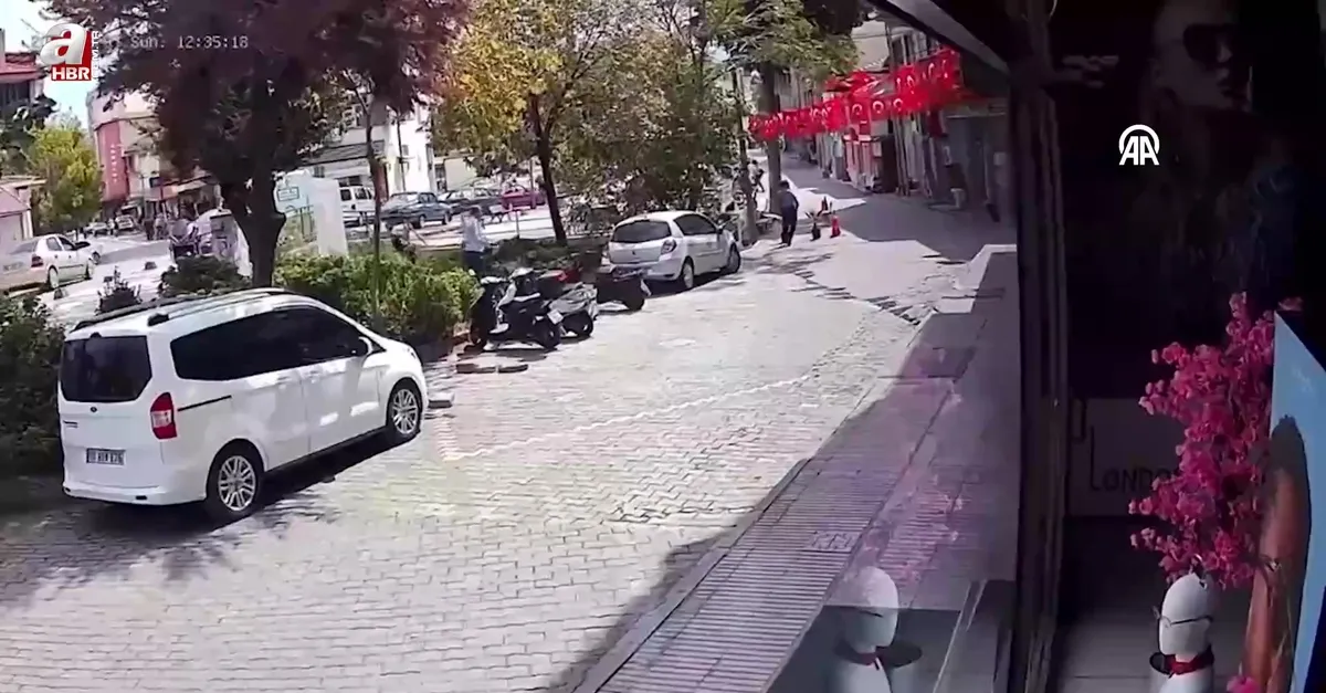 Balıkesir Sındırgı'da 4,9 büyüklüğündeki deprem anı kamerada