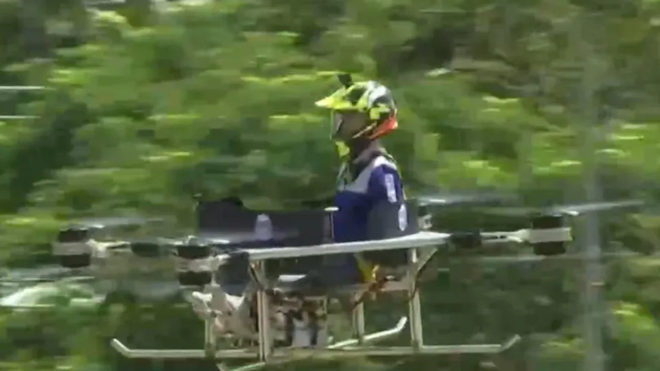 Trafik çilesine ilginç çözüm! Uçan drone tasarladı