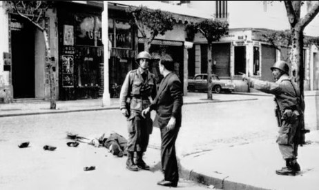 cezayirden-fransaya-somurgecilik-tokadi-suc-ilan-edildi-resmi-ozur-ve-tazminat-gundemde-1766642337279.jpg Fransız askerleri Cezayir topraklarında (AFP)