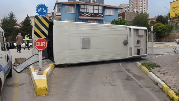 yozgatta-iscileri-tasiyan-otobus-devrildi-yaralilar-var-1666072568773.jpg Yozgat’ta işçileri taşıyan otobüs devrildi! Yaralılar var - 2