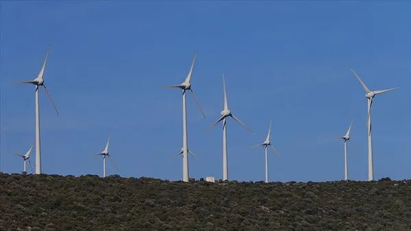 Türkiye’den rüzgar enerjisiyle elektrik üretiminde rekor: Bakan Fatih Dönmez duyurdu