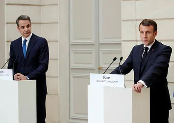 Macron'dan haddini aşan sözler! Türkiye'ye dil uzattı